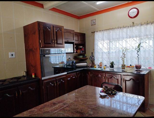 3 BEDROOM HOUSE FOR SALE IN KEMPTON PARK EXT 4